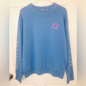 Levi’s crewneck sweatshirt (L)